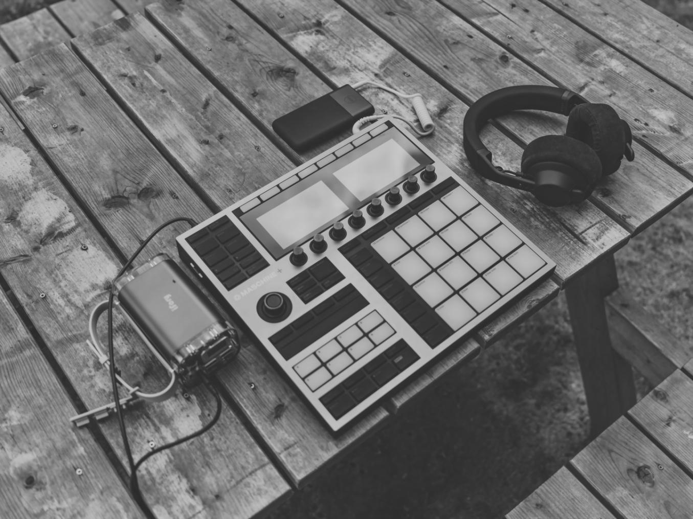 Studio d'enregistrement professionnel avec équipements audio